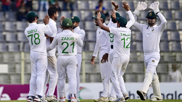ঢাকা টেস্টের আগে টাইগার শিবিরে দুঃসংবাদ ঢাকা টেস্টের আগে টাইগার শিবিরে দুঃসংবাদ