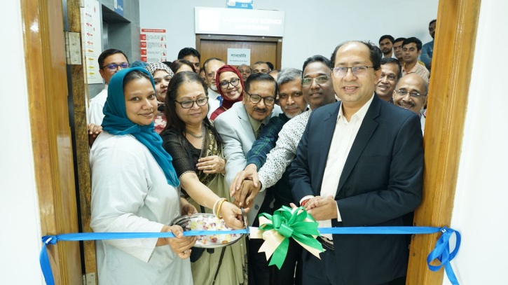 ইউনিভার্সেল হাসপাতালে মডেল চেম্বার উদ্বোধন ইউনিভার্সেল হাসপাতালে মডেল চেম্বার উদ্বোধন