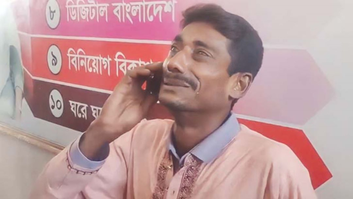 মনোনয়ন বাতিল হওয়ায় কান্নায় ভেঙে পড়লেন সেই চৌকিদার মনোনয়ন বাতিল হওয়ায় কান্নায় ভেঙে পড়লেন সেই চৌকিদার