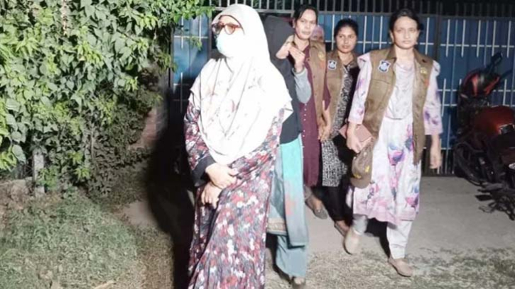 বাসায় অভিযান চালিয়ে ডা. ফাতেমাকে নিয়ে গেল ডিবি বাসায় অভিযান চালিয়ে ডা. ফাতেমাকে নিয়ে গেল ডিবি