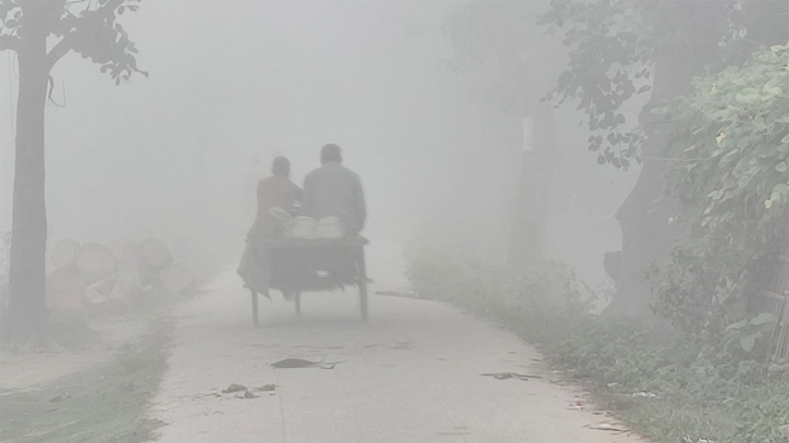 দিনাজপুরে কনকনে শীত, তাপমাত্রা নামল ১০ ডিগ্রিতে দিনাজপুরে কনকনে শীত, তাপমাত্রা নামল ১০ ডিগ্রিতে