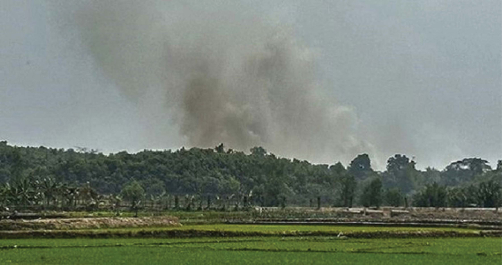 রাখাইনে বোমা বিস্ফোরণ, ফের কেঁপে উঠল টেকনাফ রাখাইনে বোমা বিস্ফোরণ, ফের কেঁপে উঠল টেকনাফ