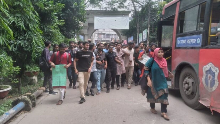স্বতন্ত্র বিশ্ববিদ্যালয়ের দাবি, ৭ কলেজের শিক্ষার্থীদের বিক্ষোভ স্বতন্ত্র বিশ্ববিদ্যালয়ের দাবি, ৭ কলেজের শিক্ষার্থীদের বিক্ষোভ