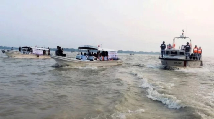 কুষ্টিয়ায় নদীতে পুলিশের ওপর হামলা, দুই কর্মকর্তা নিখোঁজ কুষ্টিয়ায় নদীতে পুলিশের ওপর হামলা, দুই কর্মকর্তা নিখোঁজ