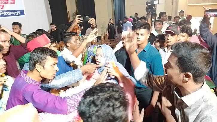 পিরোজপুরে সমন্বয়কদের মতবিনিময় সভায় সংঘর্ষ, আহত ৭ পিরোজপুরে সমন্বয়কদের মতবিনিময় সভায় সংঘর্ষ, আহত ৭