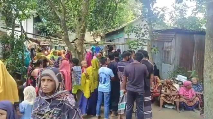 কুমিল্লায় একই পরিবারের ৩ জনের ঝুলন্ত মরদেহ উদ্ধার কুমিল্লায় একই পরিবারের ৩ জনের ঝুলন্ত মরদেহ উদ্ধার