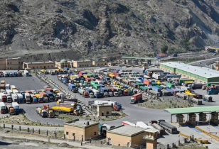 বিকল্প রুট দিয়ে আফগানিস্তানের বাণিজ্য বন্ধ করে দিয়েছে পাকিস্তান