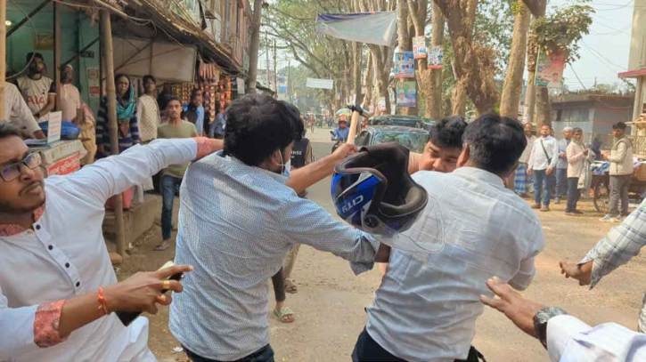 শরীয়তপুরে সন্ত্রাসী হামলায় সমকালের সাংবাদিকসহ ৪ জন আহত শরীয়তপুরে সন্ত্রাসী হামলায় সমকালের সাংবাদিকসহ ৪ জন আহত