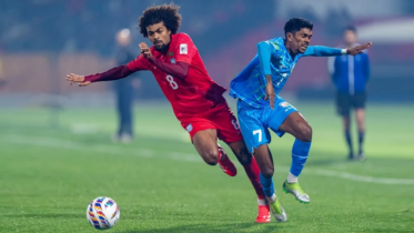 ভারতকে কাঁপিয়ে অভিষেক রাঙালেন হামজা