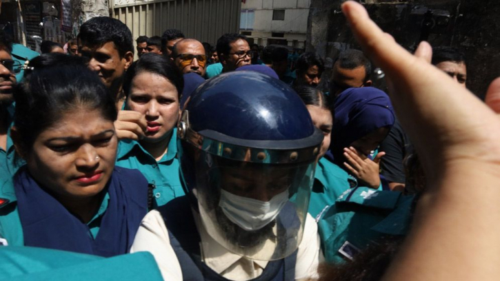 নুসরাত ফারিয়াকে নিয়ে সরকারে ‘অন্তর্দাহ’ নুসরাত ফারিয়াকে নিয়ে সরকারে ‘অন্তর্দাহ’