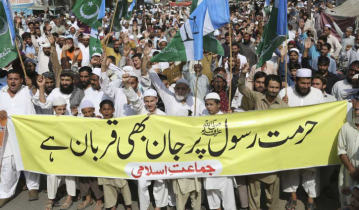 বিদেশে ভিন্নমতাবলম্বীদের লক্ষ্য করেই চলেছে পাকিস্তান