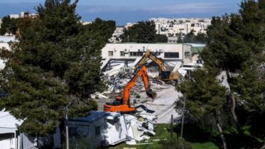 জেরুজালেমে জাতিসংঘ সংস্থার সদর দপ্তর গুঁড়িয়ে দিলো ইসরাইল জেরুজালেমে জাতিসংঘ সংস্থার সদর দপ্তর গুঁড়িয়ে দিলো ইসরাইল