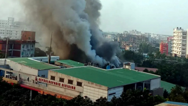 গাজীপুরে ইবনে সিনা ফার্মাসিউটিক্যালসের কারখানায় আগুন গাজীপুরে ইবনে সিনা ফার্মাসিউটিক্যালসের কারখানায় আগুন