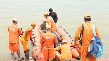 গঙ্গায় নৌকাডুবি, প্রাণ গেলো ১১ জনের গঙ্গায় নৌকাডুবি, প্রাণ গেলো ১১ জনের