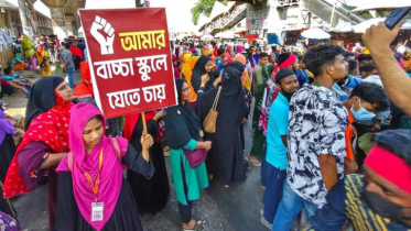 পোশাক শ্রমিকদের সড়ক অবরোধ, স্থবির বিমানবন্দর সড়ক পোশাক শ্রমিকদের সড়ক অবরোধ, স্থবির বিমানবন্দর সড়ক