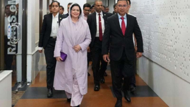 জাপান সফর শেষে ঢাকায় পৌঁছেছেন প্রধানমন্ত্রী