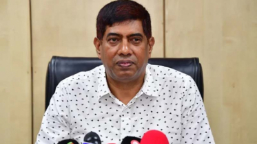 প্রতিমন্ত্রী ইশরাকের হাতে পিস্তল, আইন ভাঙলে ব্যবস্থা নেবে পুলিশ