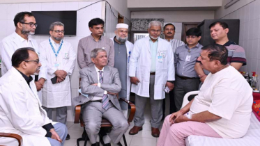ভূমিমন্ত্রীকে দেখতে হাসপাতালে রাষ্ট্রপতি ভূমিমন্ত্রীকে দেখতে হাসপাতালে রাষ্ট্রপতি