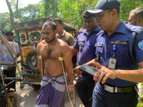 কুমিল্লায় মা ও ৮ মাসের ভাতিজিকে কুপিয়ে হত্যা, যুবক আটক কুমিল্লায় মা ও ৮ মাসের ভাতিজিকে কুপিয়ে হত্যা, যুবক আটক