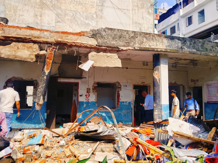 স্বাস্থ্যকেন্দ্র গুঁড়িয়ে দেওয়ার ঘটনায় গ্রেপ্তার ৯